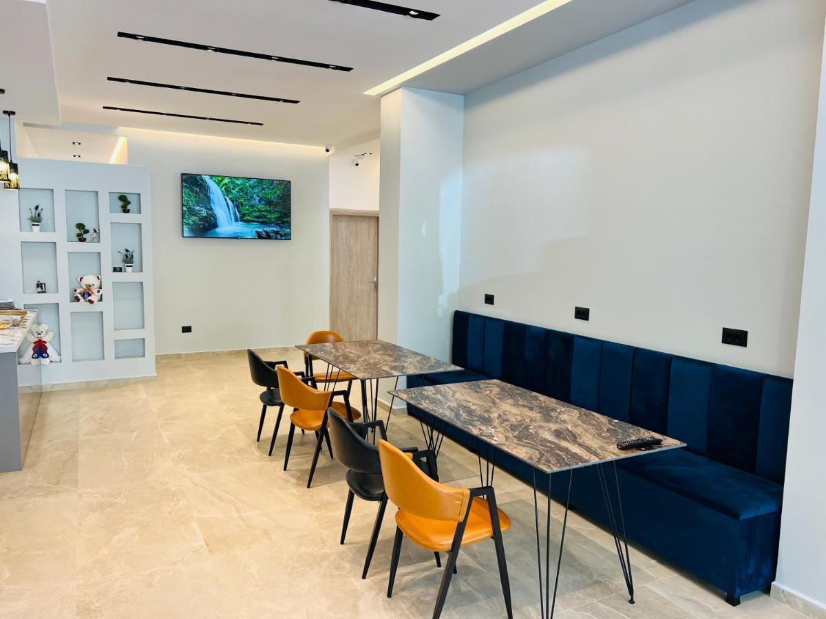 Central Boutique Hostel Саранда Екстер'єр фото