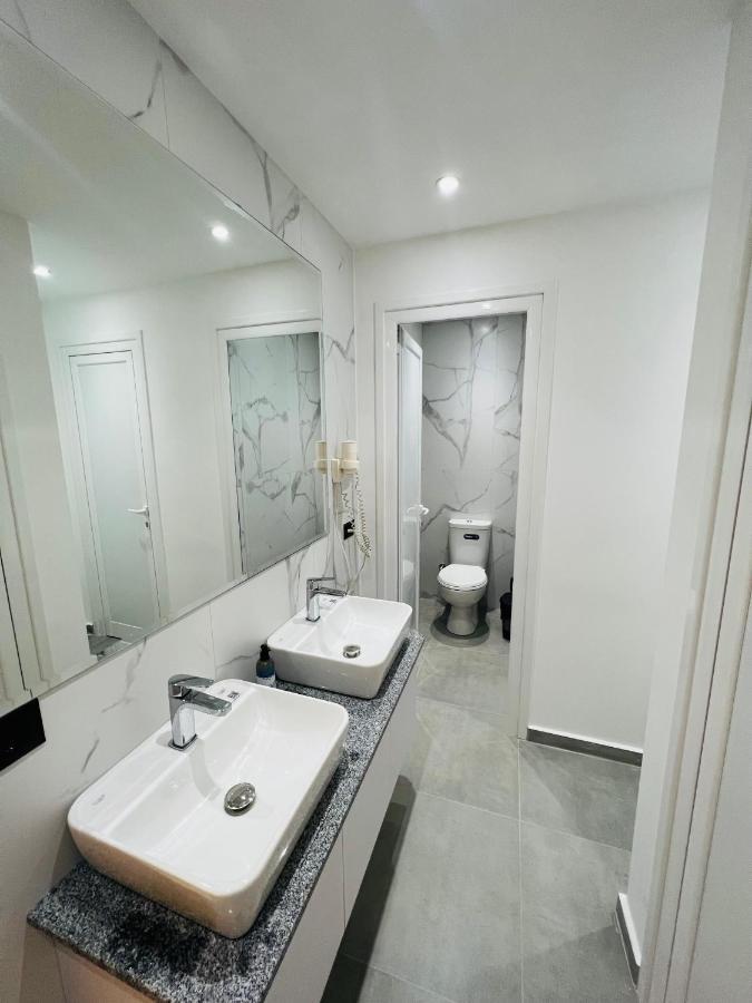 Central Boutique Hostel Саранда Екстер'єр фото